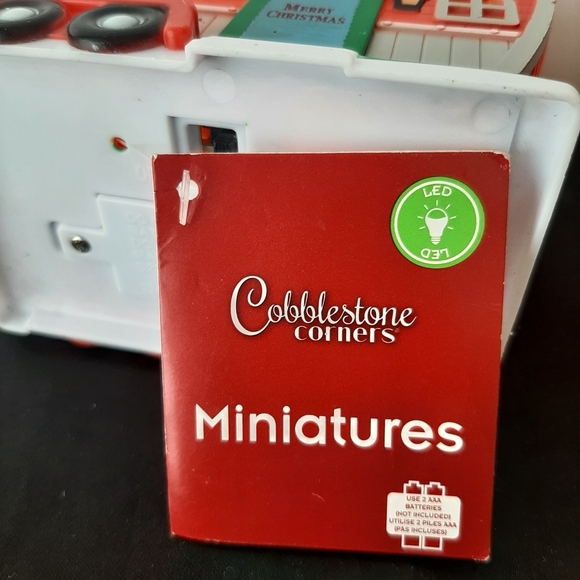 Cobblestone Corners RV Camper Figurine LED 4" Christmas Village Home Decor - Picture 11 of 12